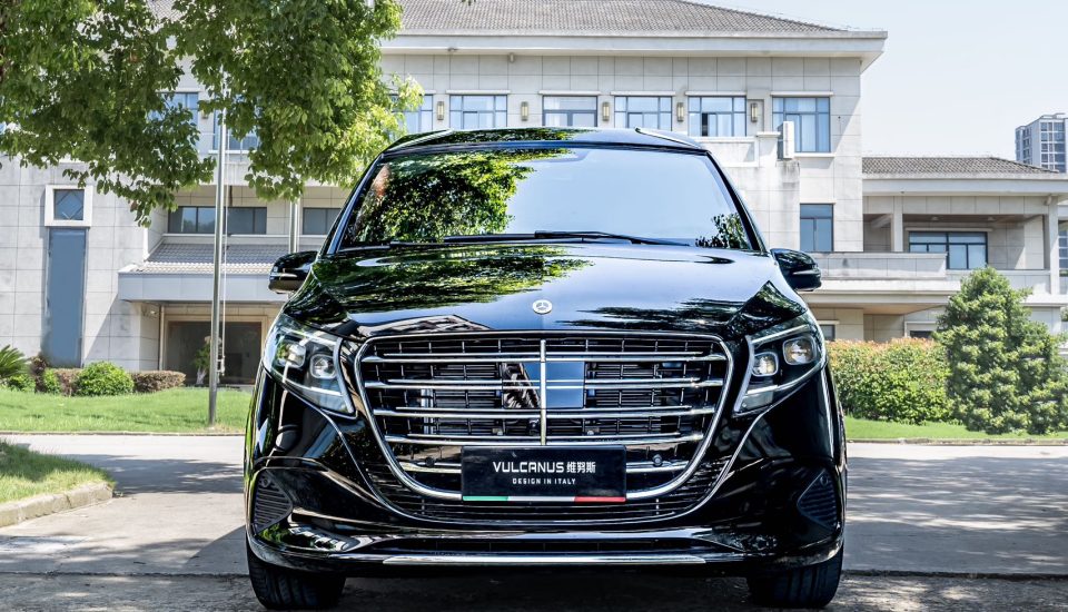 Mercedes-Benz Venus Star: The ‘Master of Aesthetics’, boasting near-new condition and full feature set!